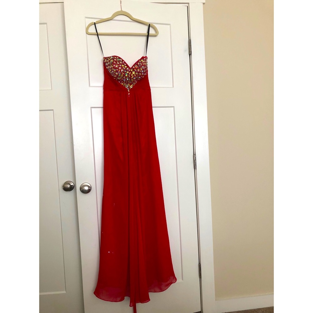 Red sweetheart prom dress!